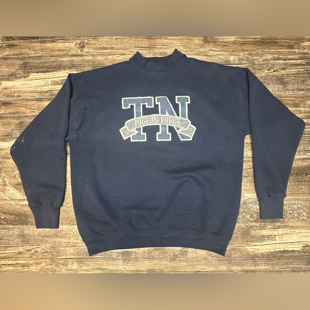 Vintage 90’s Pigeon Forge TN Crewneck Sweatshirt Fruit of the Loom BEST Size XL